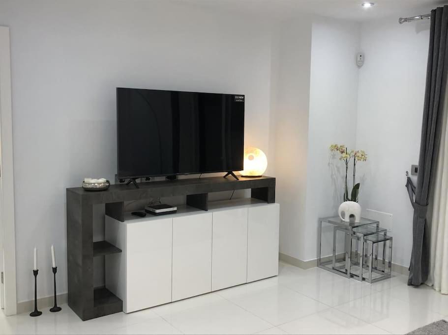 Apartamento Con Impresionantes Vistas Y Piscina Costa Adeje Dış mekan fotoğraf